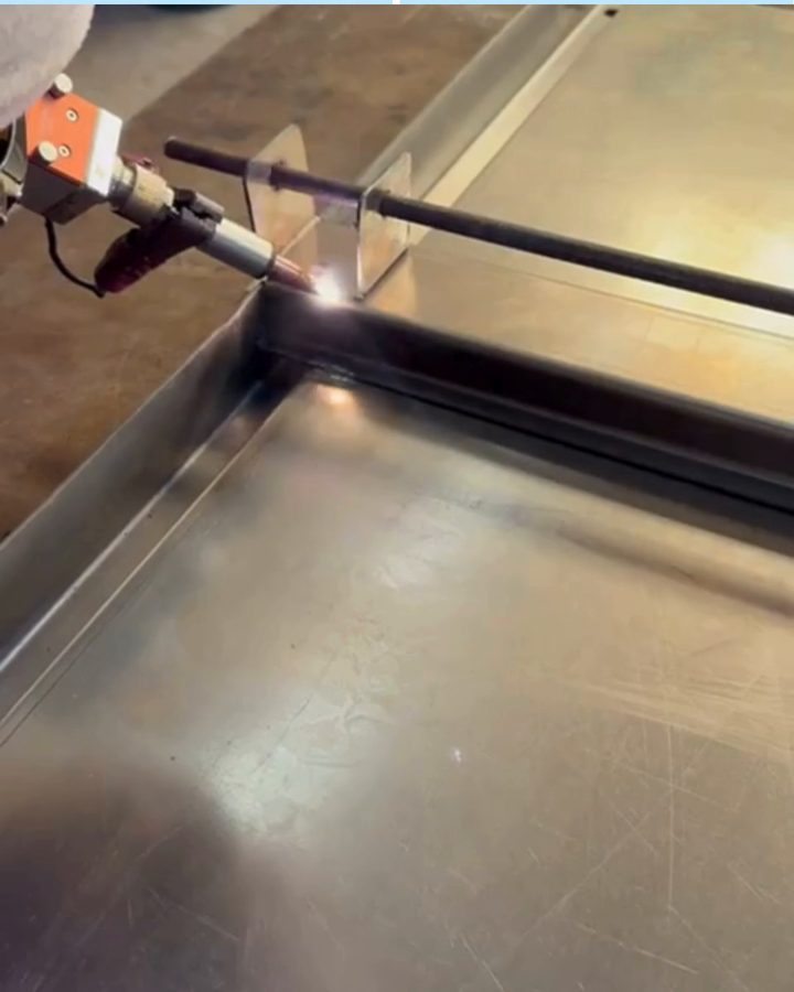 Soldadura láser en el taller de VETAK