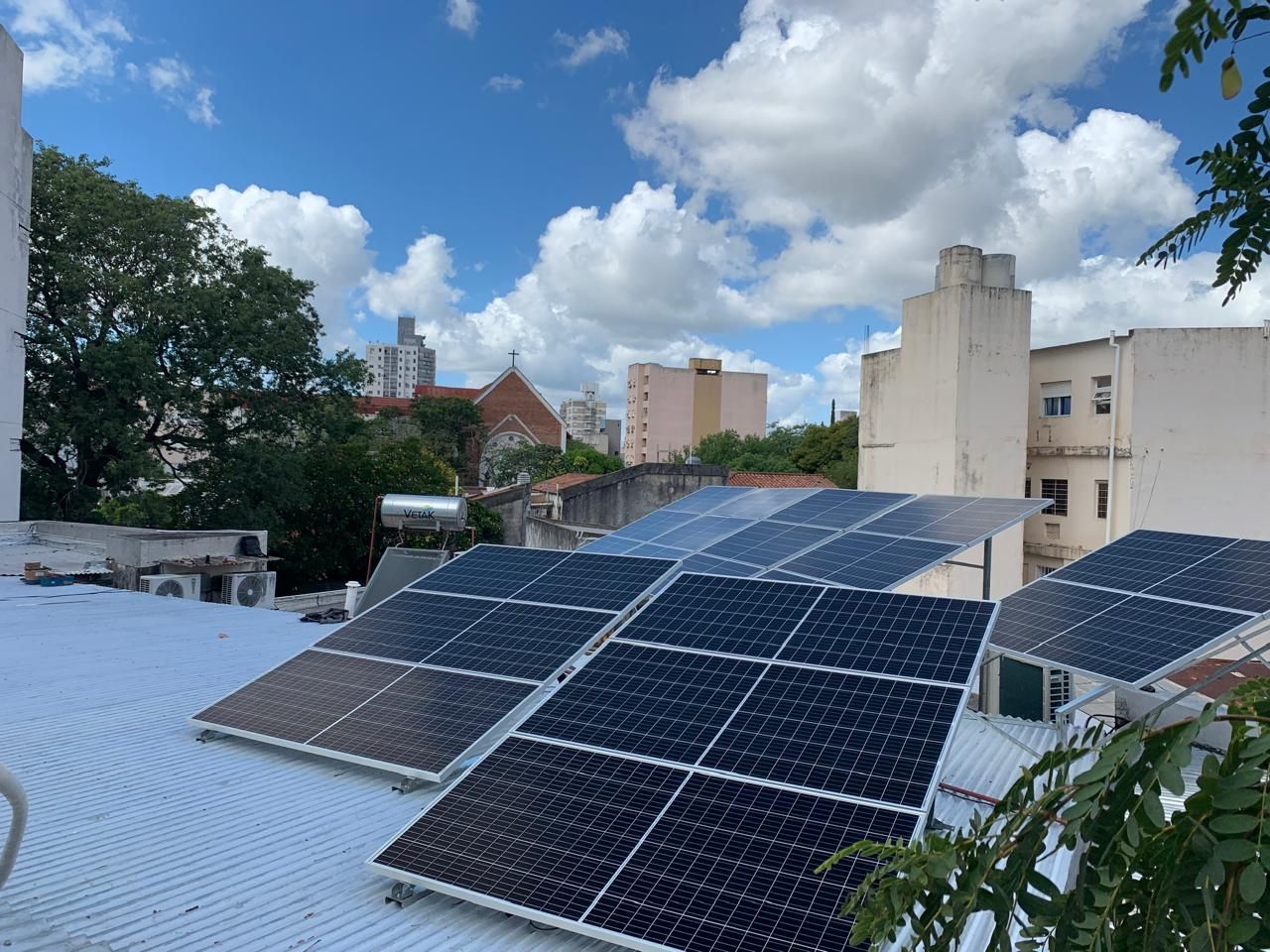 Paneles solares instalados por VETAK